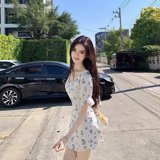涂诗菲 春日初恋碎花设计感甜美温柔风短袖连衣裙 女款 白色