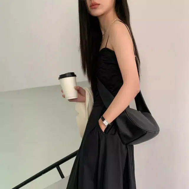 涂诗菲 法式纯欲风简约感褶皱小众设计感收腰显瘦吊带连衣裙 女款