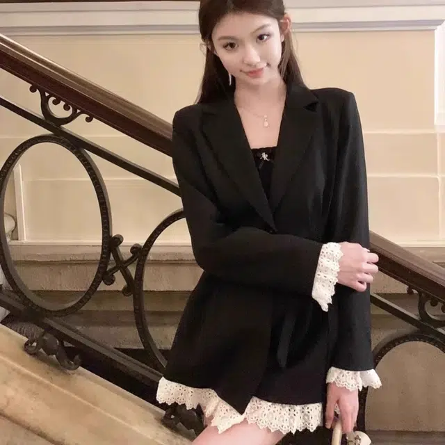 涂诗菲 气质花边拼接设计感甜美西装 女款 黑色