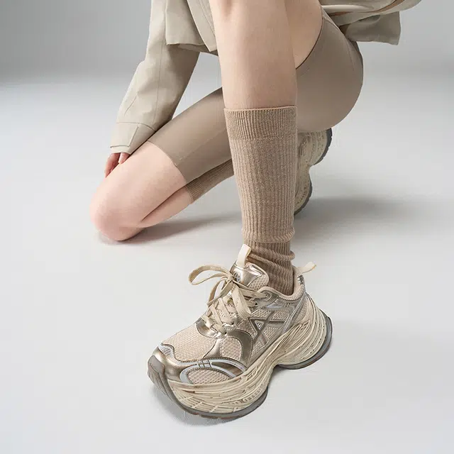 Acupuncture Classic Retro Low Dad Sneakers