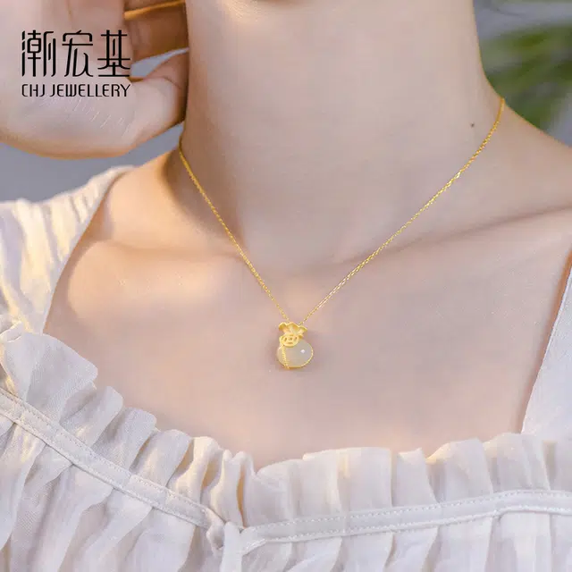 【钱袋来！】 潮宏基 福袋锁骨链 新中式轻奢国风 小巧玲珑晶莹剔透 精致设计#好运 玉髓 项链 女款