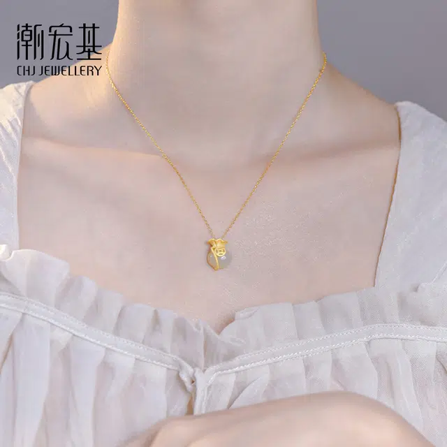 【钱袋来！】 潮宏基 福袋锁骨链 新中式轻奢国风 小巧玲珑晶莹剔透 精致设计#好运 玉髓 项链 女款