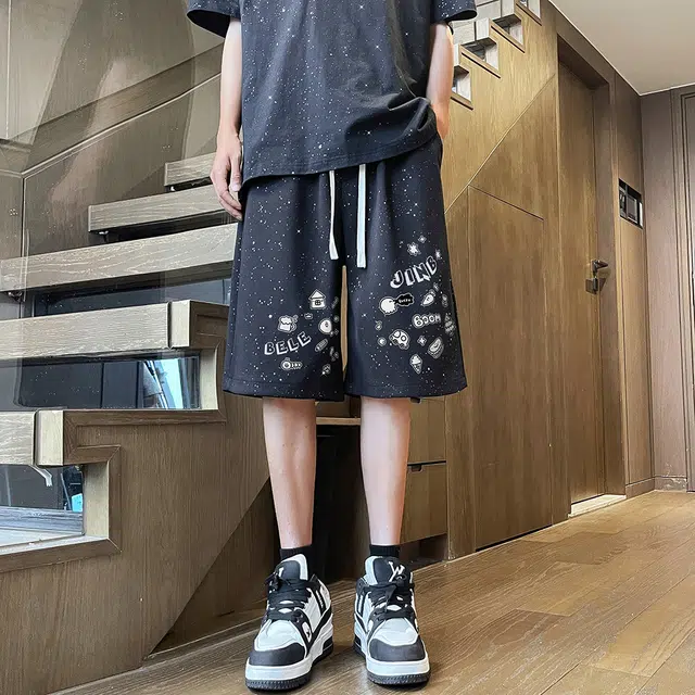 金贝勒 美式高街趣味卡通小标印花系带松紧腰满天星宽松百搭运动五分休闲短裤 男女同款 黑色