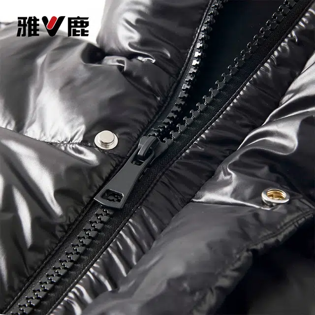雅鹿黑金羽绒服 蓄热