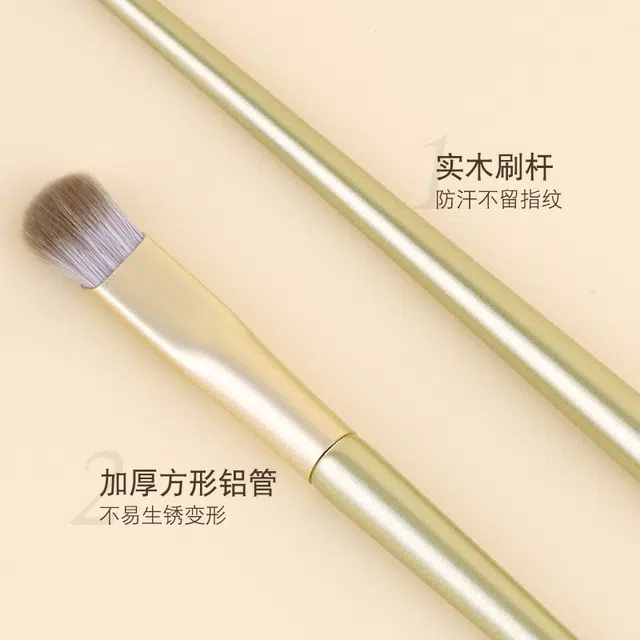 蝴蝶季节  小熨斗遮瑕刷+瑰金小号镰刀鼻影刷+指腹遮瑕刷 修容细节