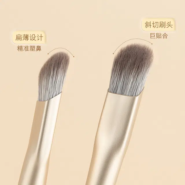 蝴蝶季节  小熨斗遮瑕刷+瑰金小号镰刀鼻影刷+指腹遮瑕刷 修容细节