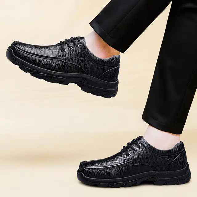 八哥 头层牛皮 商务通勤 耐磨轻便 舒适潮流 特大码百搭 休闲皮鞋 男款