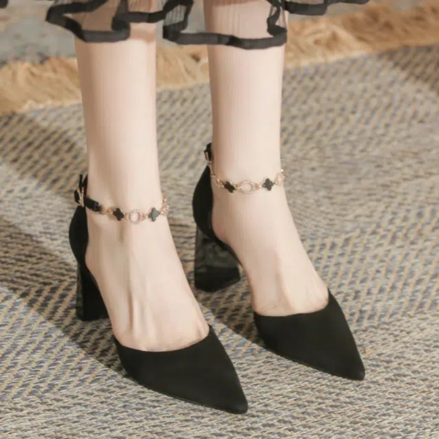莫代尔 绒面 气质简约链条 尖头仙女中空一字带 职场面试 淑女风 优雅百搭 粗跟 高跟鞋 女