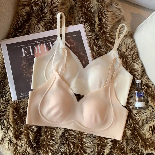 提未苏 薄款兔耳朵裸感无痕乳胶无钢圈大胸显小文胸 女款