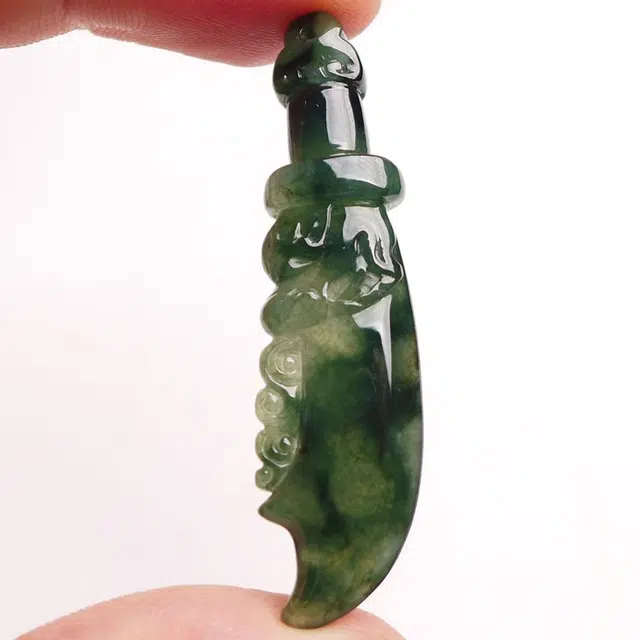芳翠缘 好运精雕正品水墨写意屠龙宝刀玉 糯种 翡翠吊坠 男女同款情侣款