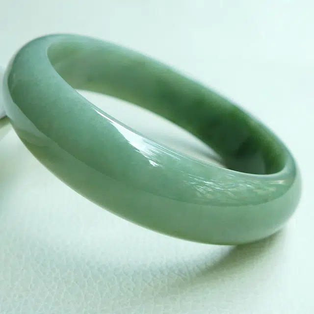 芳翠缘 好运大圈口径  正品 平安玉 糯种 翡翠手镯 女款
