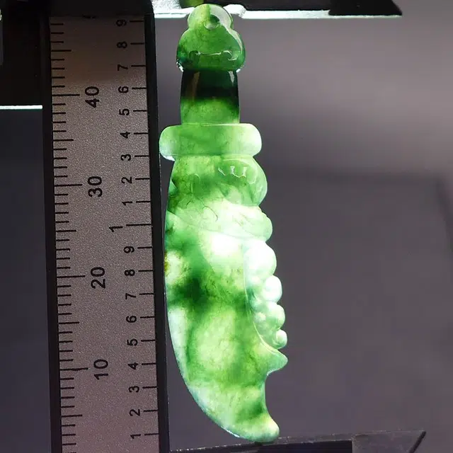 芳翠缘 好运精雕正品水墨写意屠龙宝刀玉 糯种 翡翠吊坠 男女同款情侣款
