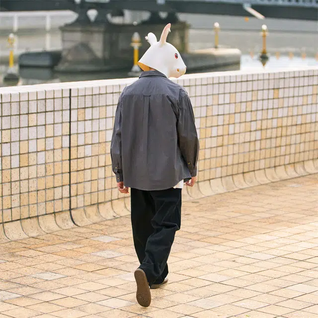 兔先森 纯棉美式复古纯色水洗后背褶皱时尚潮牌宽松长袖衬衫 男女同款
