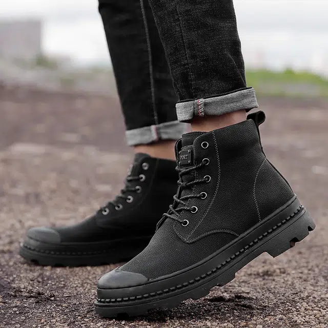 依米奴 牛皮 高颜值 时尚潮流 脚感舒适 低调百搭 日常 简约帅气 轻便柔软 复古经典 防滑耐磨 工装户外 马丁靴 男款 黑色