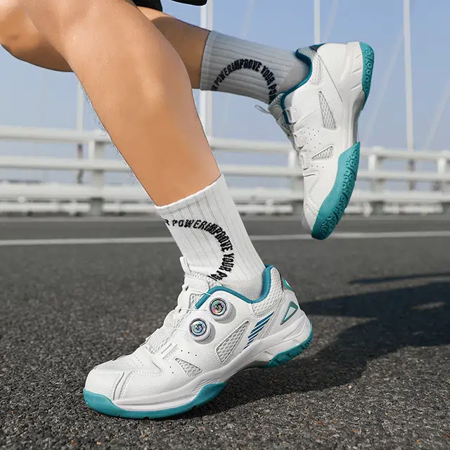 依米奴 高颜值 时尚潮流 脚感舒适 低调百搭 日常通勤 简约帅气 轻便柔软  羽毛球鞋 男女同款