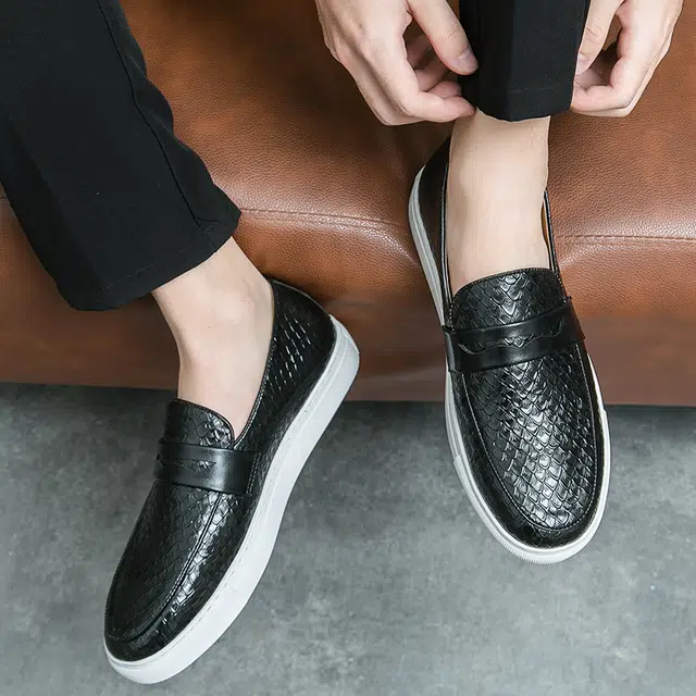 依米奴 真皮质感 经典复古 优雅气质 时尚潮流 商务正装 职场会议 百搭套脚一脚蹬 懒人旅游驾车 脚感舒适 日常通勤 休闲鞋 男款