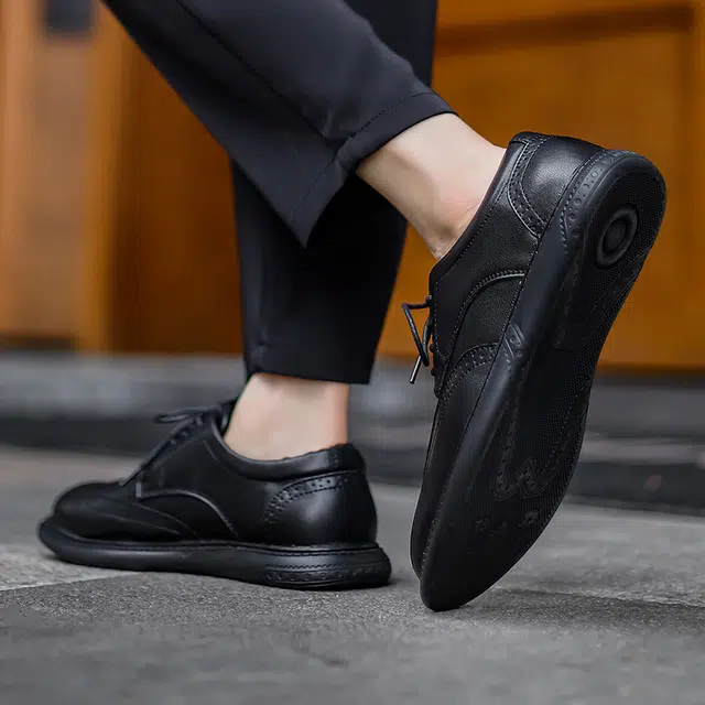 依米奴 真皮质感 高颜值 时尚潮流 脚感舒适 布洛克雕花 低调百搭 日常通勤  职场会议 简约帅气 柔软 优雅 英伦风商务 正装皮鞋 男款