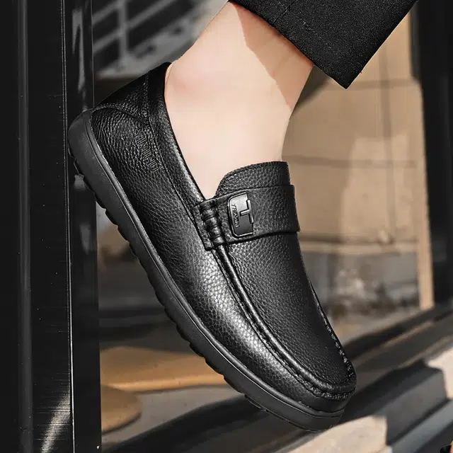 依米奴 真皮质感 商务正装  高颜值 时尚潮流 脚感舒适 低调百搭 日常通勤 轻便透气 职场会议 简约帅气 柔软  休闲鞋 男款