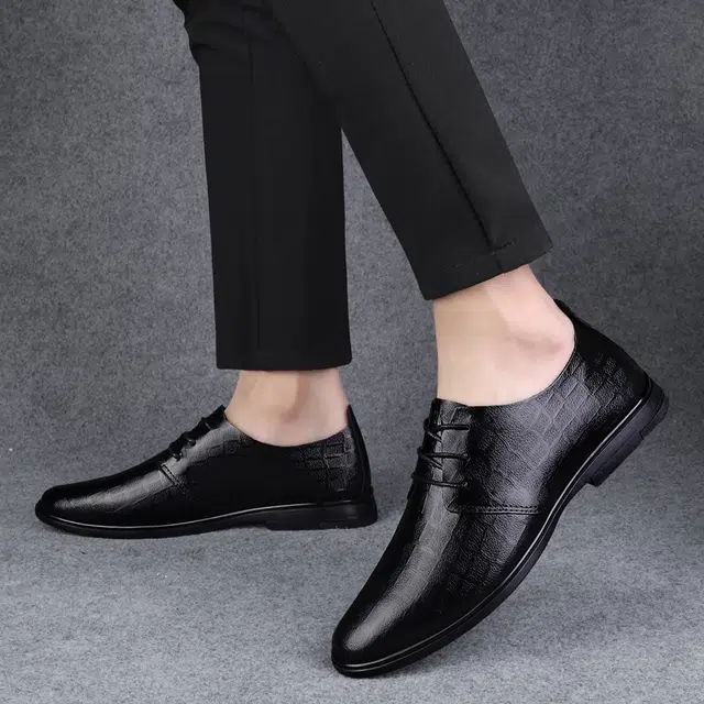 依米奴 真皮质感 高颜值 时尚潮流 脚感舒适 低调百搭 日常通勤 职场会议 简约 轻便柔软 雅痞帅气 正装皮鞋 男款