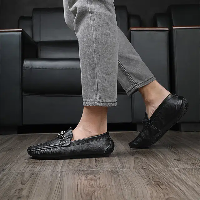 依米奴 高颜值 时尚潮流 脚感舒适 低调百搭 日常通勤  简约帅气 真皮质感 一脚蹬 英伦风 复古 旅游驾车 休闲鞋 男款