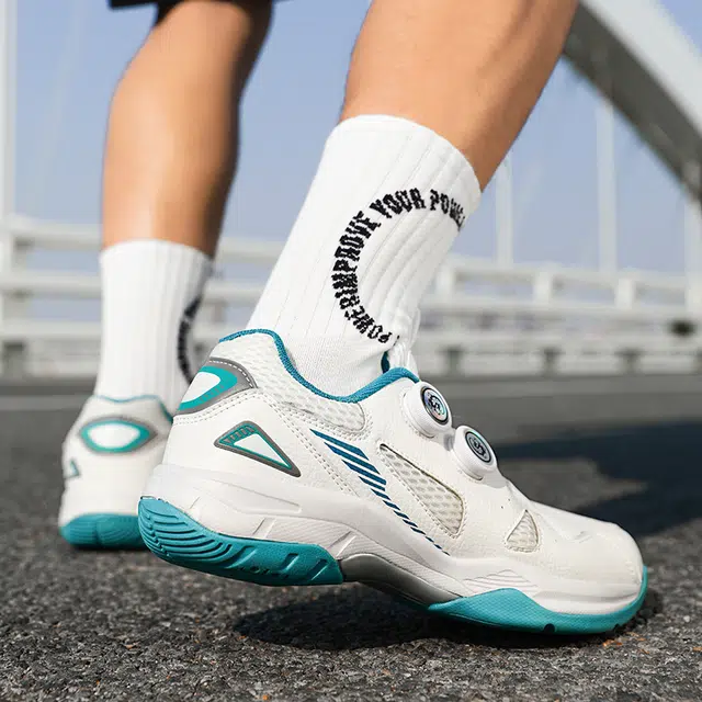 依米奴 高颜值 时尚潮流 脚感舒适 低调百搭 日常通勤 简约帅气 轻便柔软  羽毛球鞋 男女同款