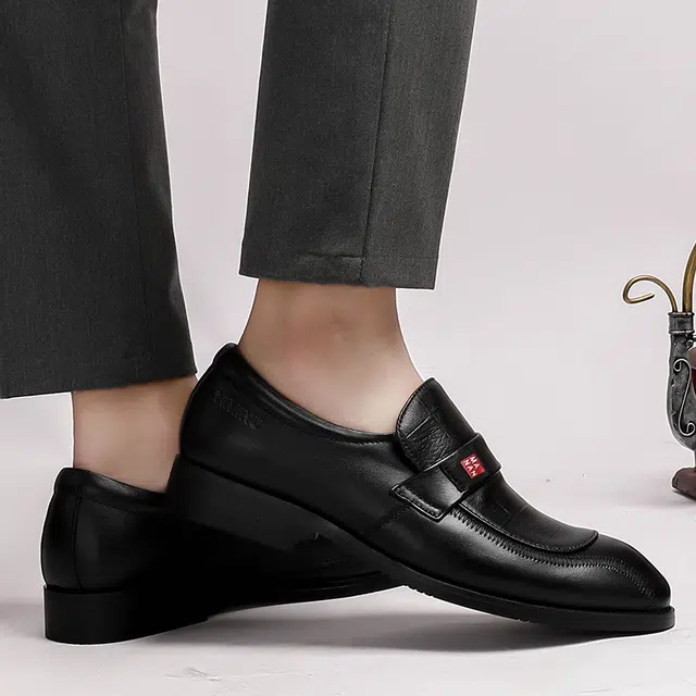 依米奴 头层牛皮 真皮质感 高颜值 商务正装 雅痞帅气 优雅精致 时尚潮流 舒适 百搭 日常通勤 防滑耐磨 懒人一脚蹬 旅游驾车 休闲鞋 男款