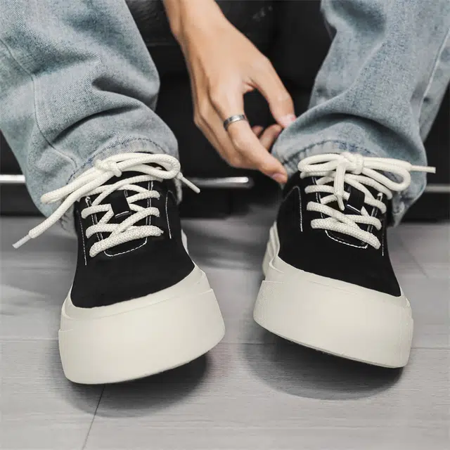 依米奴 高颜值 时尚潮流 脚感舒适 雅痞年轻 帅气 日常通勤 经典设计 轻便柔软耐折 舒适百搭 厚底增高显瘦 低帮 板鞋 男款