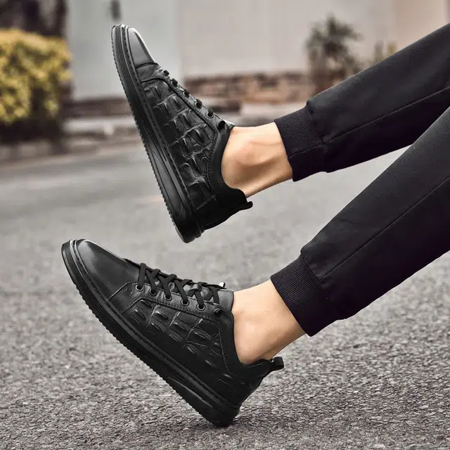 依米奴 头层牛皮 高颜值 真皮质感 时尚潮流 脚感舒适 低调百搭 日常通勤 简约帅气 轻便柔软  板鞋 男款