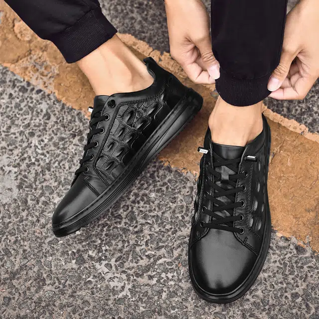 依米奴 头层牛皮 高颜值 真皮质感 时尚潮流 脚感舒适 低调百搭 日常通勤 简约帅气 轻便柔软  板鞋 男款