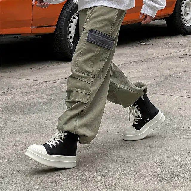 依米奴 高颜值 经典设计 保暖耐寒 英伦风 时尚潮流 脚感舒适 低调百搭 职场会议 日常通勤 简约帅气 柔软 马丁靴 男款