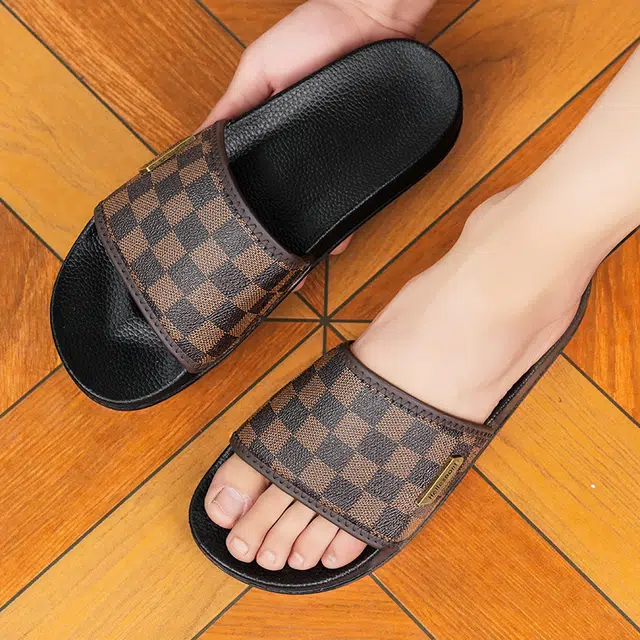 依米奴 高颜值 时尚潮流 脚感舒适 低调日常 通勤百搭 户外外穿 个性耐磨 居家室内 清爽不累脚 速干一字拖鞋 男款 棕色