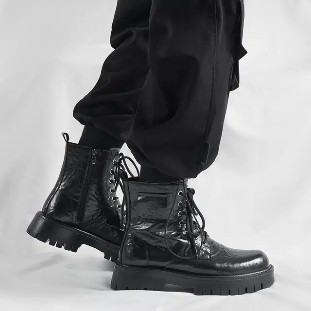 依米奴 户外外穿 英伦风 复古经典 高颜值 时尚潮流 脚感舒适 真皮质感 低调百搭 日常通勤 职场会议 简约帅气 轻便柔软  马丁靴 男款