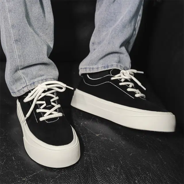 依米奴 高颜值 时尚潮流 脚感舒适 雅痞年轻 帅气 日常通勤 经典设计 轻便柔软耐折 舒适百搭 厚底增高显瘦 低帮 板鞋 男款