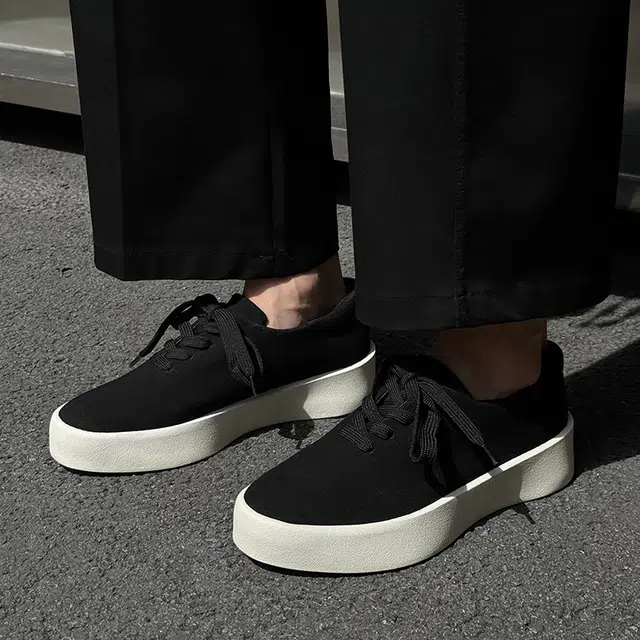 依米奴 高颜值 绒面 精致细腻 高档轻奢 增高 年轻 小众 旅游驾车 时尚潮流 百搭 脚感舒适 复古英伦风 低帮 板鞋 男款