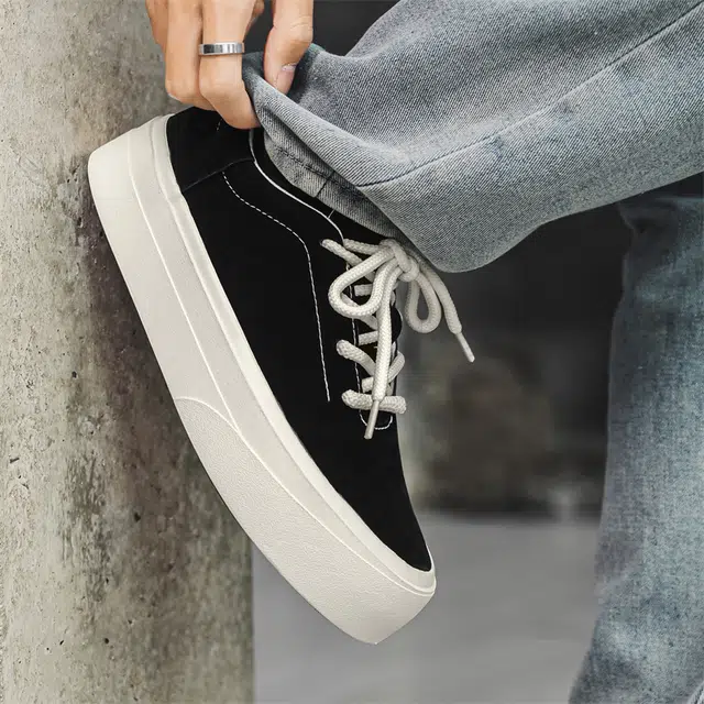 依米奴 高颜值 时尚潮流 脚感舒适 雅痞年轻 帅气 日常通勤 经典设计 轻便柔软耐折 舒适百搭 厚底增高显瘦 低帮 板鞋 男款