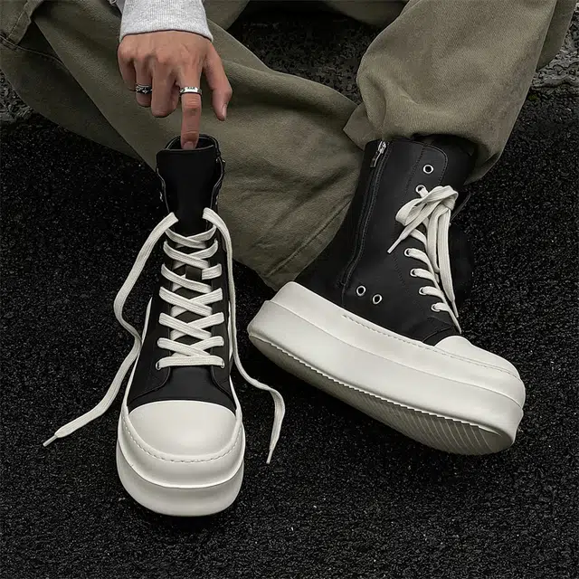 依米奴 高颜值 经典设计 保暖耐寒 英伦风 时尚潮流 脚感舒适 低调百搭 职场会议 日常通勤 简约帅气 柔软 马丁靴 男款