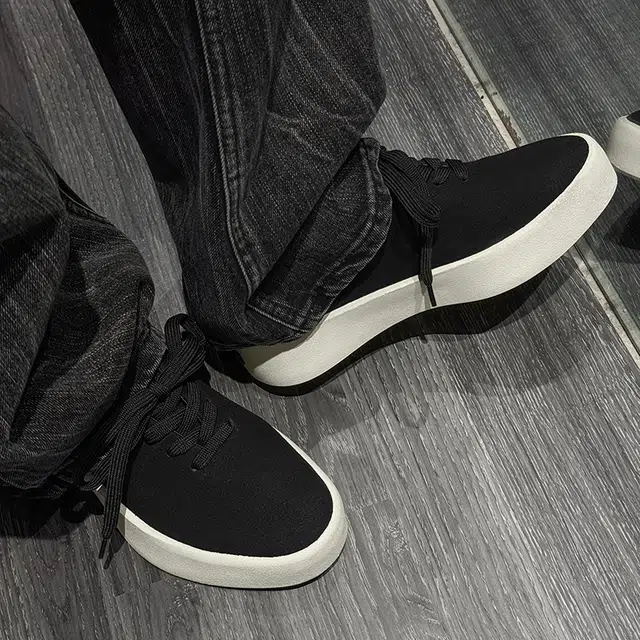 依米奴 高颜值 绒面 精致细腻 高档轻奢 增高 年轻 小众 旅游驾车 时尚潮流 百搭 脚感舒适 复古英伦风 低帮 板鞋 男款