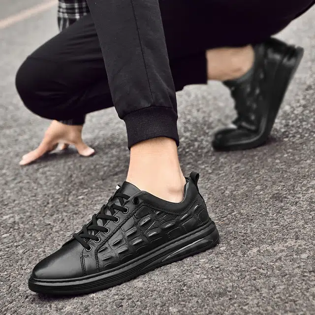 依米奴 头层牛皮 高颜值 真皮质感 时尚潮流 脚感舒适 低调百搭 日常通勤 简约帅气 轻便柔软  板鞋 男款