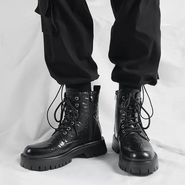 依米奴 户外外穿 英伦风 复古经典 高颜值 时尚潮流 脚感舒适 真皮质感 低调百搭 日常通勤 职场会议 简约帅气 轻便柔软  马丁靴 男款