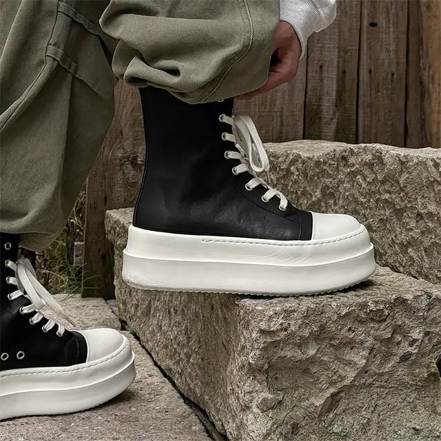 依米奴 高颜值 经典设计 保暖耐寒 英伦风 时尚潮流 脚感舒适 低调百搭 职场会议 日常通勤 简约帅气 柔软 马丁靴 男款