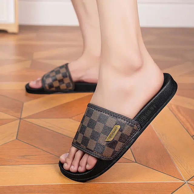 依米奴 高颜值 时尚潮流 脚感舒适 低调日常 通勤百搭 户外外穿 个性耐磨 居家室内 清爽不累脚 速干一字拖鞋 男款 棕色