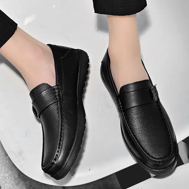 依米奴 真皮质感 商务正装  高颜值 时尚潮流 脚感舒适 低调百搭 日常通勤 轻便透气 职场会议 简约帅气 柔软  休闲鞋 男款