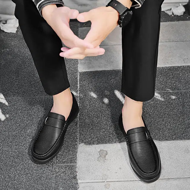 依米奴 真皮质感 商务正装  高颜值 时尚潮流 脚感舒适 低调百搭 日常通勤 轻便透气 职场会议 简约帅气 柔软  休闲鞋 男款
