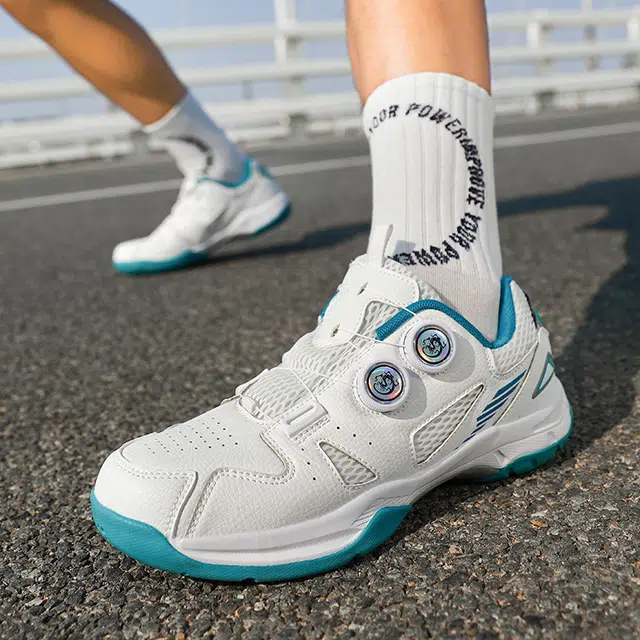 依米奴 高颜值 时尚潮流 脚感舒适 低调百搭 日常通勤 简约帅气 轻便柔软  羽毛球鞋 男女同款