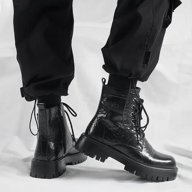 依米奴 户外外穿 英伦风 复古经典 高颜值 时尚潮流 脚感舒适 真皮质感 低调百搭 日常通勤 职场会议 简约帅气 轻便柔软  马丁靴 男款