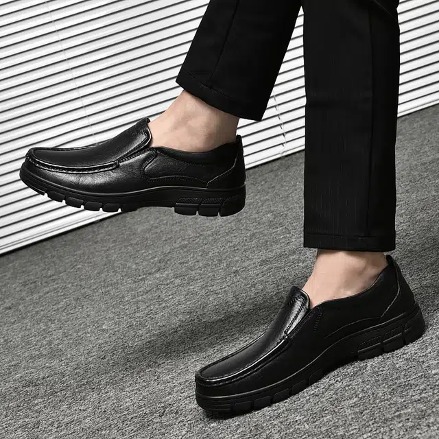 依米奴 头层牛皮 精致 商务英伦风 经典复古 真皮质感 高颜值 时尚潮流 脚感舒适 低调百搭 日常通勤  男士休闲 男款