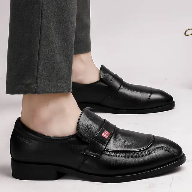 依米奴 头层牛皮 真皮质感 高颜值 商务正装 雅痞帅气 优雅精致 时尚潮流 舒适 百搭 日常通勤 防滑耐磨 懒人一脚蹬 旅游驾车 休闲鞋 男款