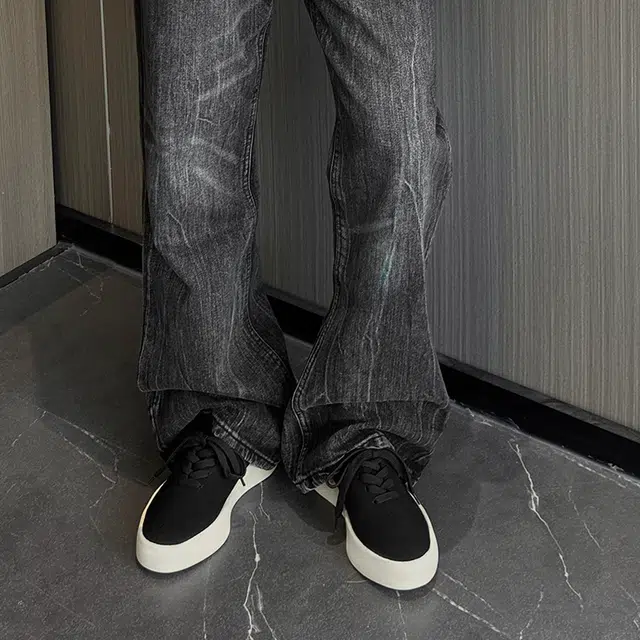 依米奴 高颜值 绒面 精致细腻 高档轻奢 增高 年轻 小众 旅游驾车 时尚潮流 百搭 脚感舒适 复古英伦风 低帮 板鞋 男款