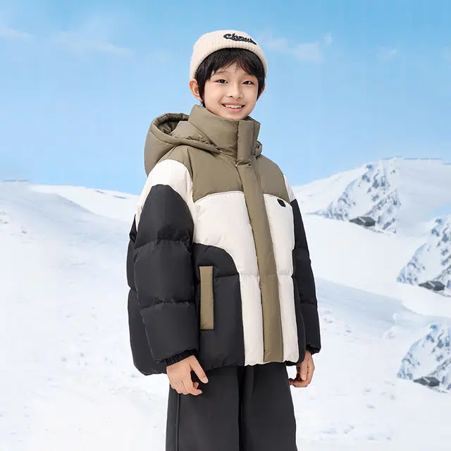 雅鹿 加厚保暖连帽轻盈羽绒服中小童