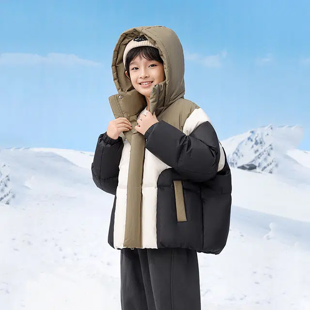 雅鹿 加厚保暖连帽轻盈羽绒服中小童